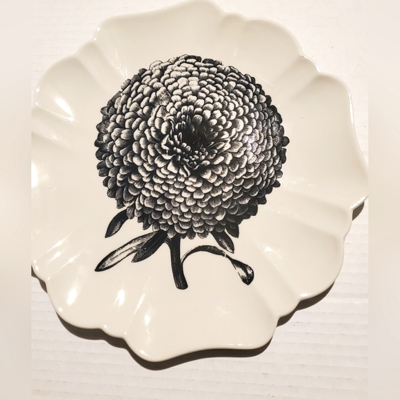 Creative Co-Op Decorative Aster Plate - Picture 1 of 2
